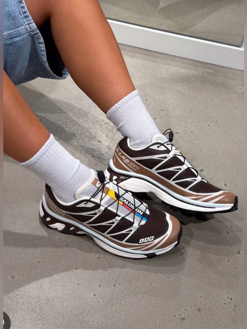 SALOMON XT-6 Sneaker in Black Coffee, Burro & Bitter Chocolate
